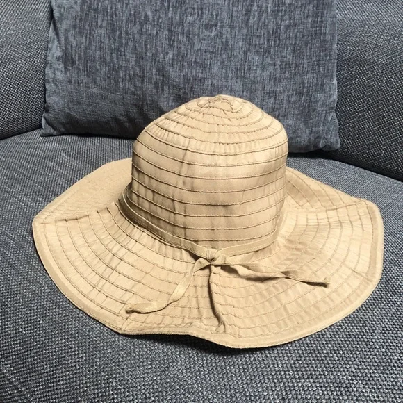 Scala | Accessories | Nwot Scala Packable Sun Hat | Poshmark display picture 1